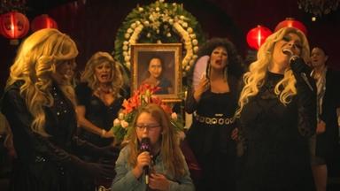 La casa de las flores 1x2