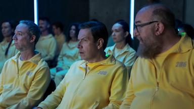 Stuart no logra salvar el Universo 1x2