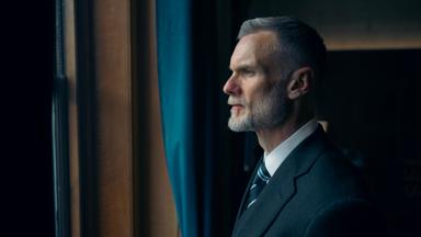 Down Cemetery Road: El misterio de Oxford 1x1